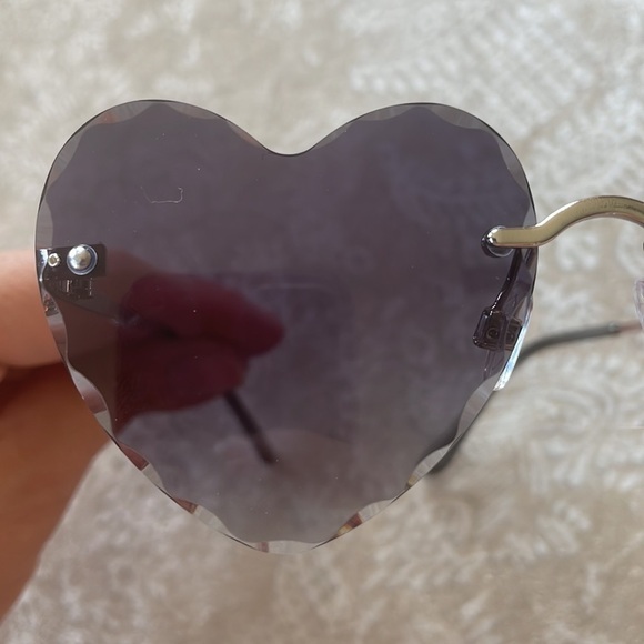 Brand New Frye & Co Heart Shape Sunglasses Beveled Gradient Lens 100% UV Protect - Picture 6 of 15